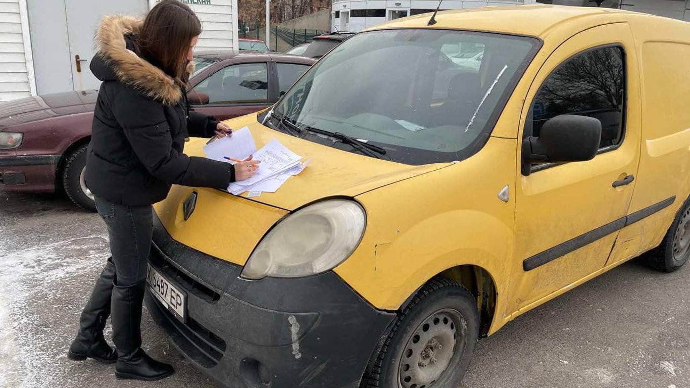 В Харькове у нарушителя ПДД отобрали и арестовали автомобиль
