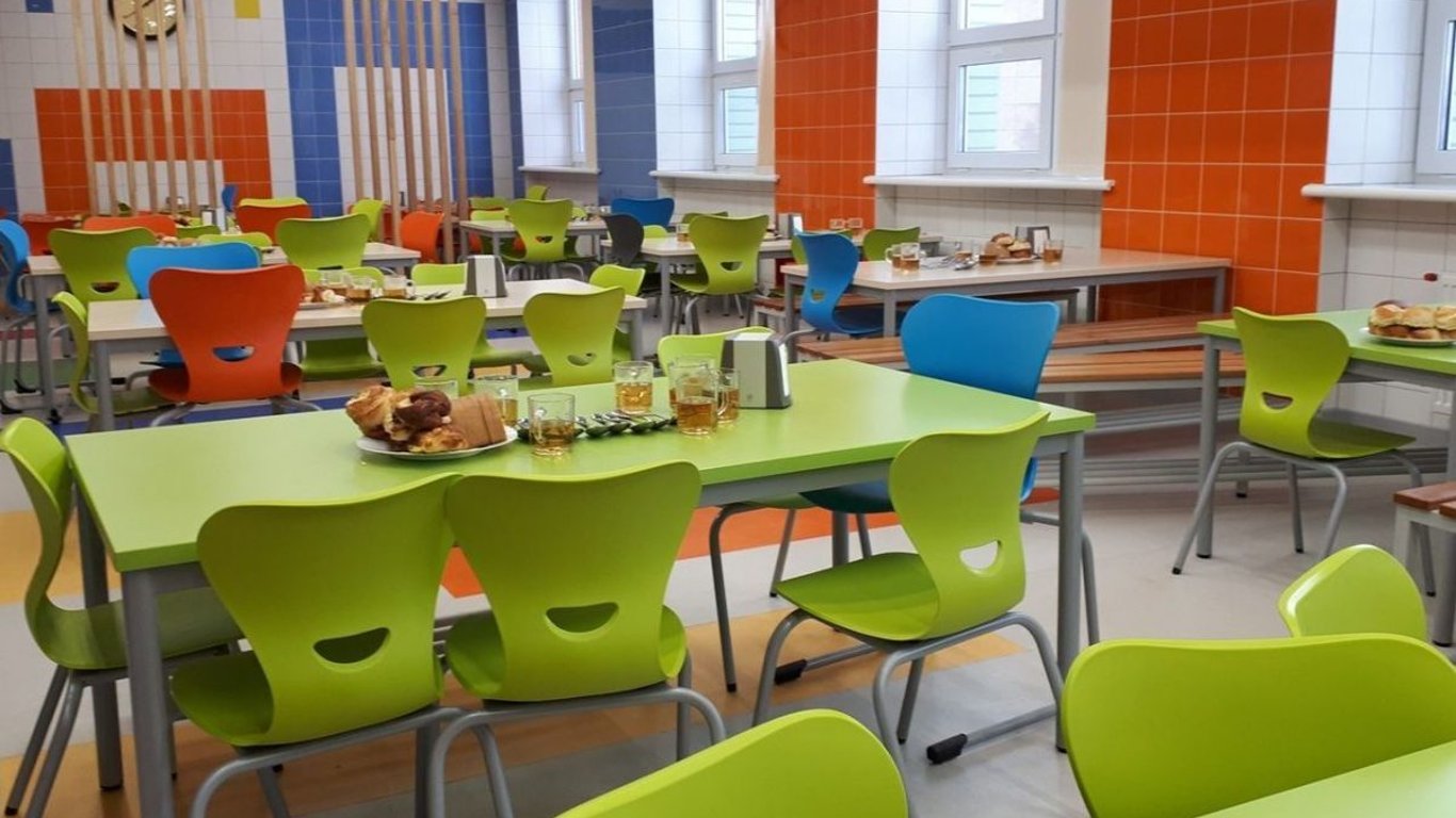 В Одесской школе №52 прекратили выдавать горячие обеды