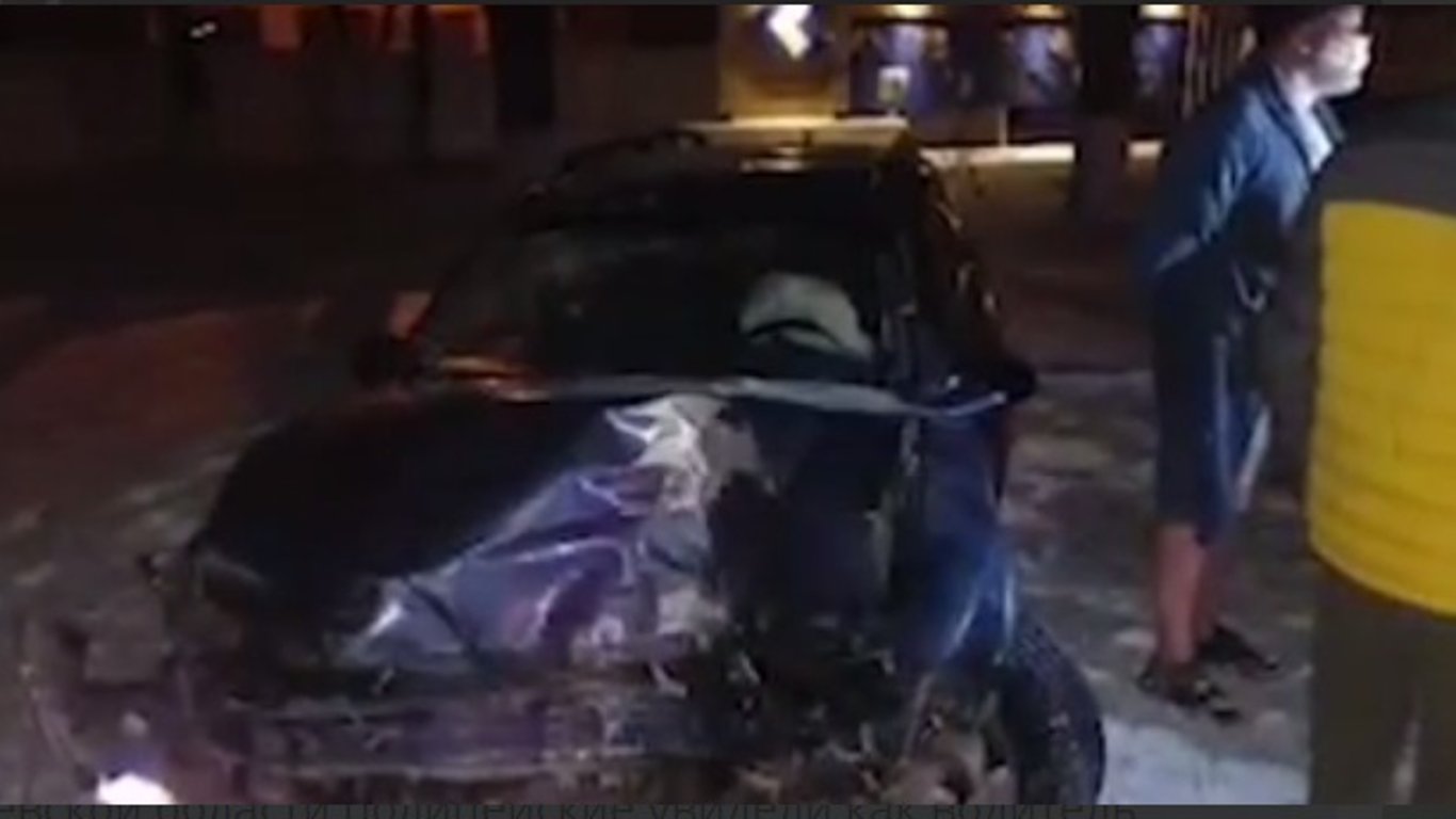 Пьяный водитель снес полицейских в врезался в дерево - Новости Киева