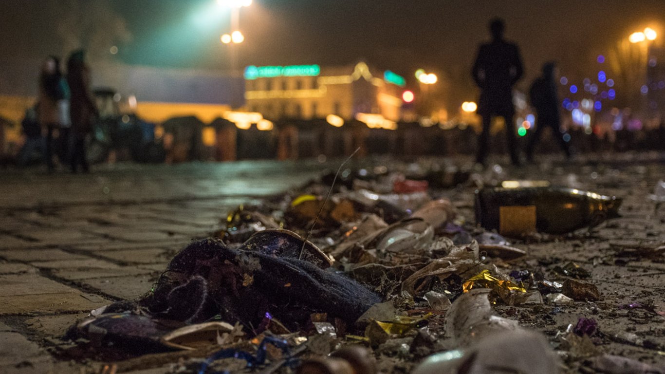 Праздники в Киеве - собрали 250 тонн битых бутылок