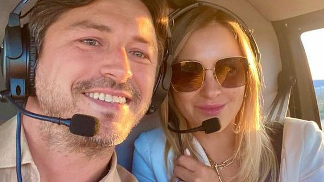 Сергій Притула полетів з красунею-дружиною на романтичний відпочинок - фото пари