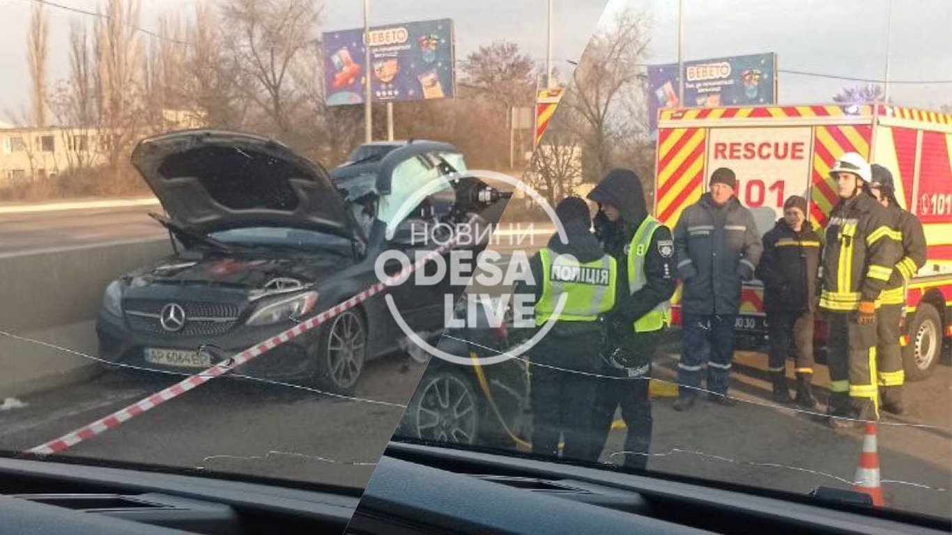 Під Одесою сталася смертельна ДТП — Mercedes врізався у KIA