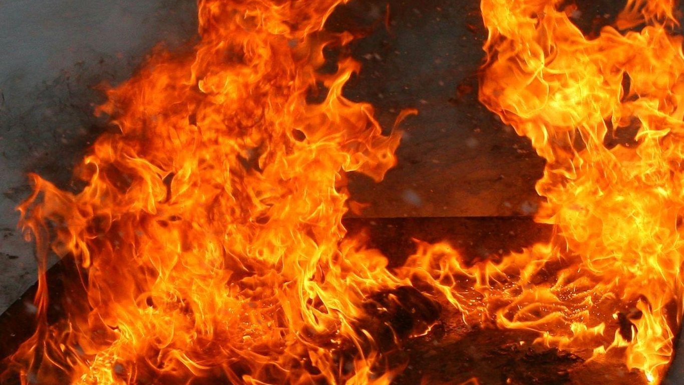 Пожар в Киеве - на Соломенке горит квартира