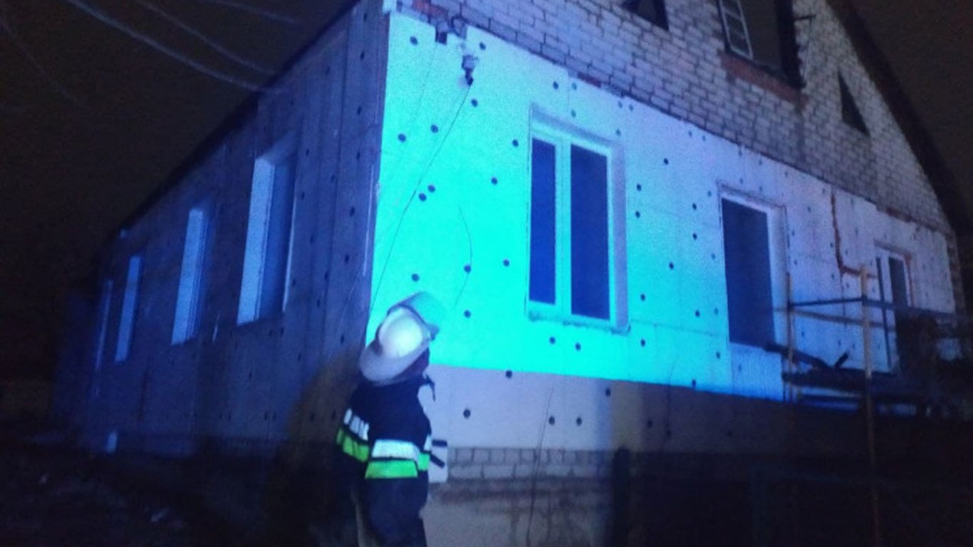 Масштабный пожар вспыхнул в частном доме под Харьковом