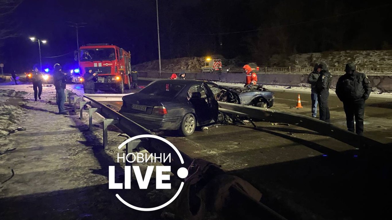 В Киеве разбился BMW, пассажиру оторвало ногу