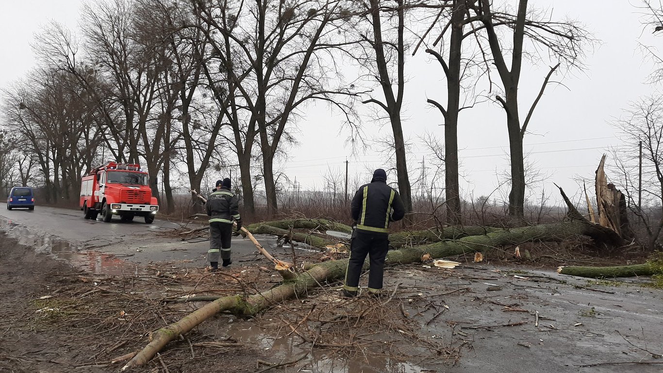 Ураган в Украине без света осталось 1,4 тысячи населенных пунктов
