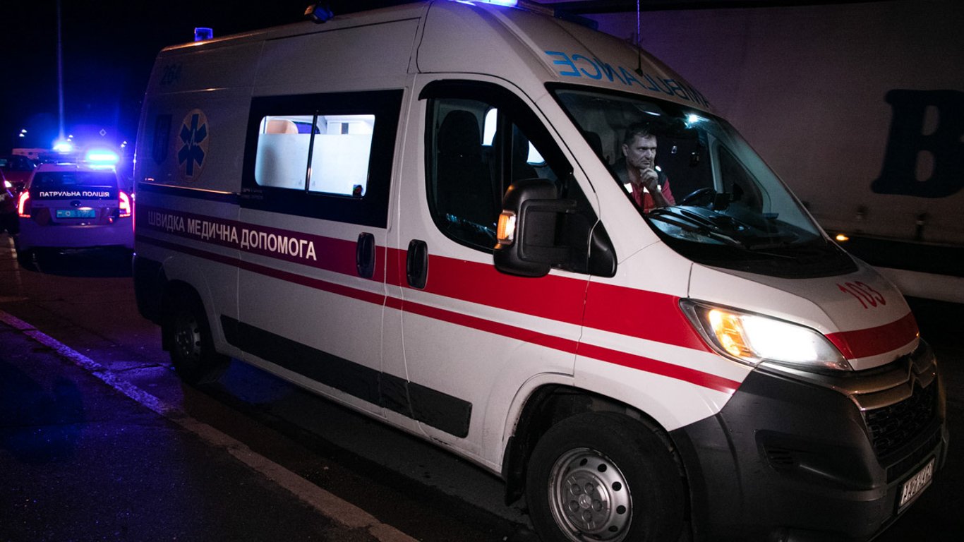 Такси на скорости сбило человека на переходе - Новости Киева