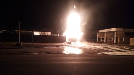 Столб огня в Кременчуге: автобус врезался в АЗС. Видео - 285x160