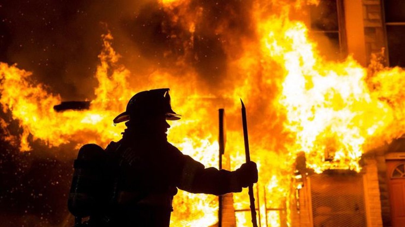 Пожар Киев - на Подоле горела квартира в многоэтажке