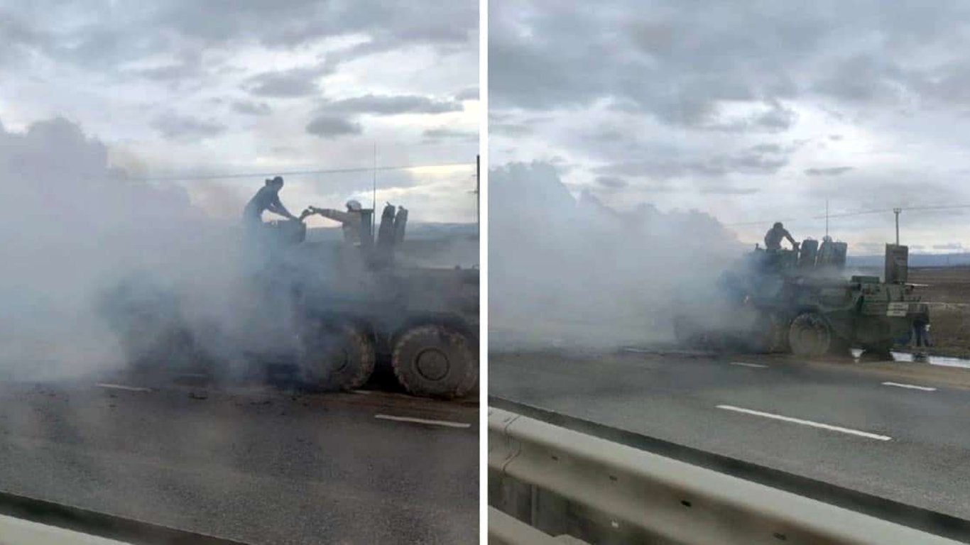 В оккупированном Крыму на трассе сгорел российский БТР-фото