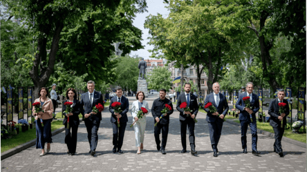 Зеленський та лідери Європи в Одесі вшанували пам'ять жертв війни - 285x160