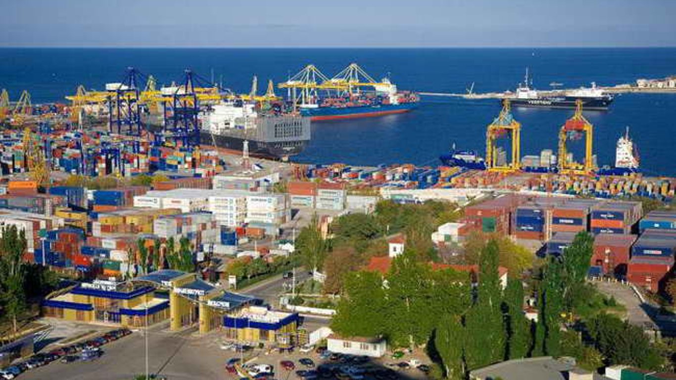 Чорноморський порт виставив на аукціон 10 суден