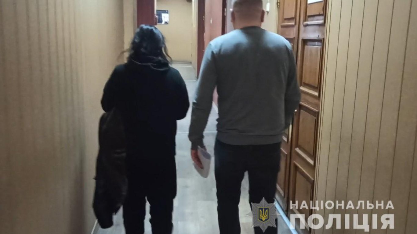 В Одессе женщина ограбила пенсионерку на костылях