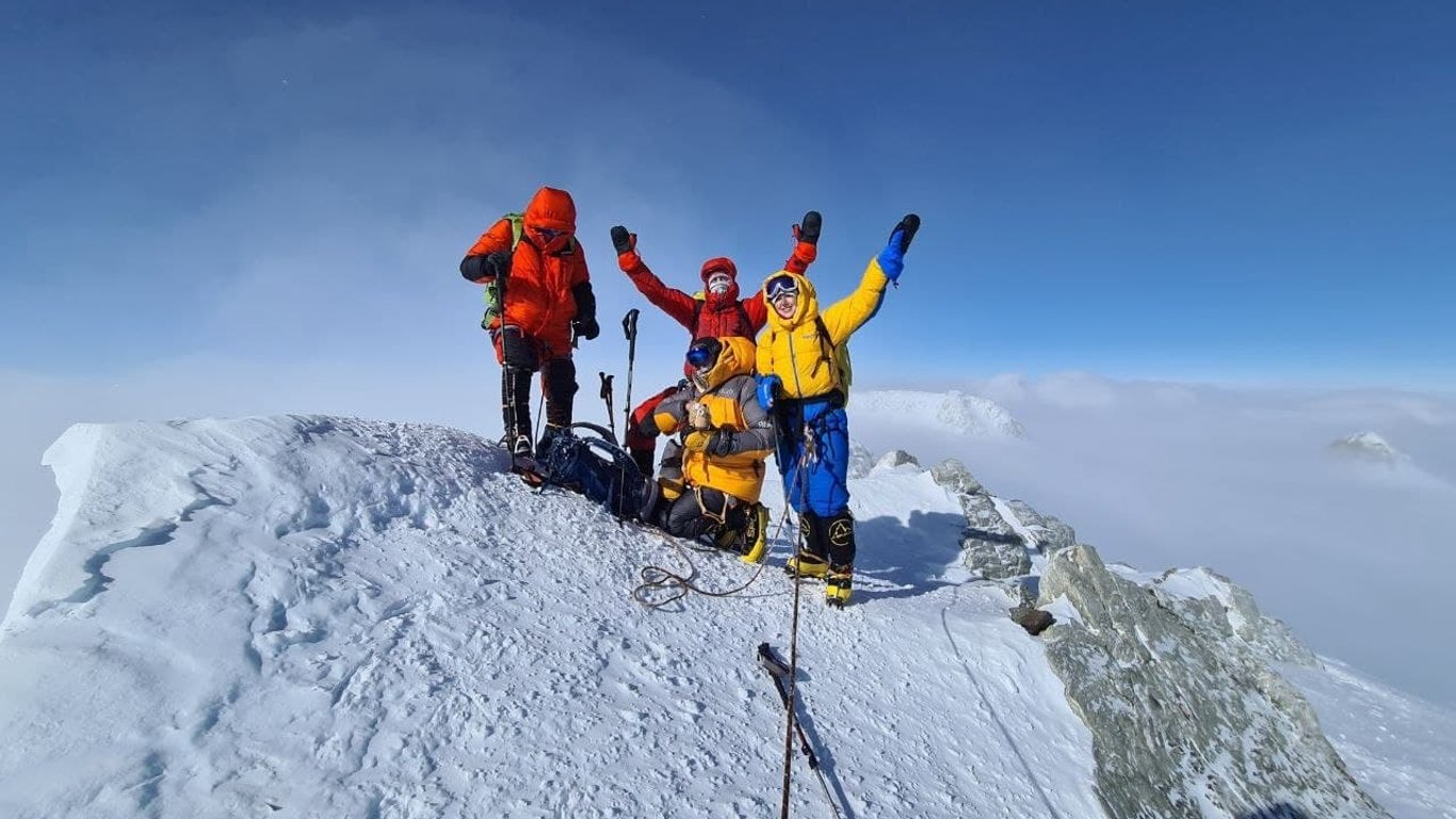Харків'яни піднялися на найвищу гору Антарктиди