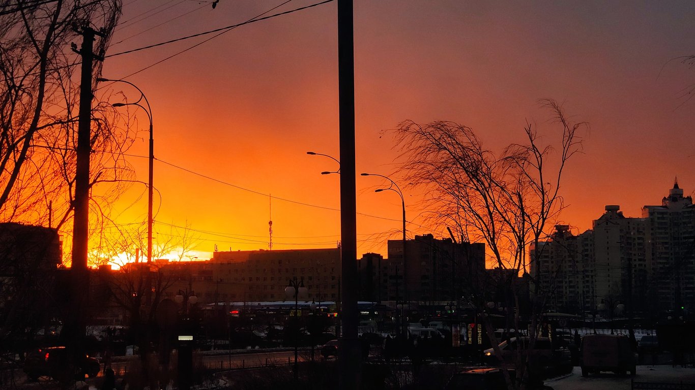 Закат в Киеве - киевляне делятся фотографиями невероятного заката 18 января