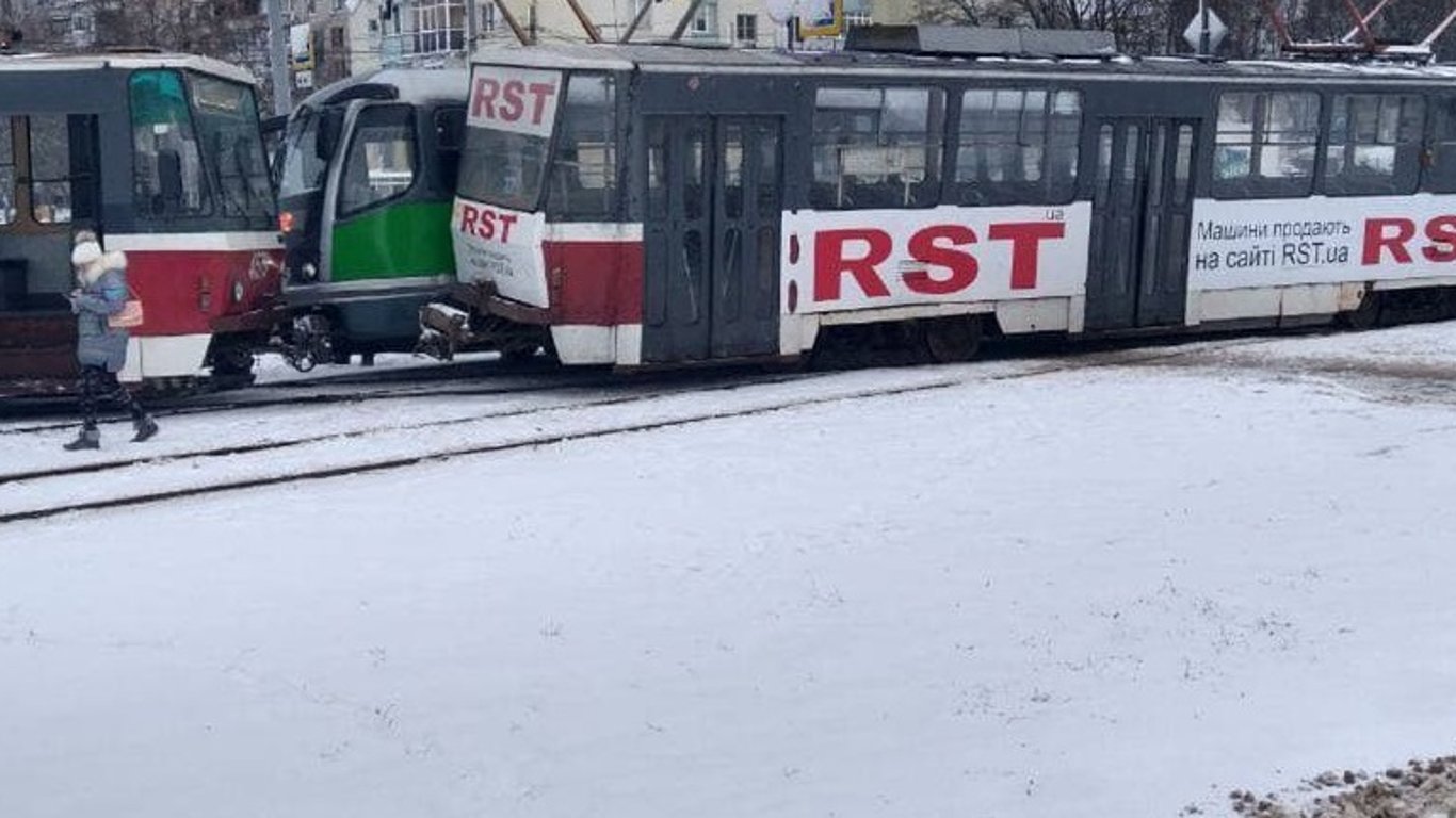 Три трамвая столкнулись в Харькове