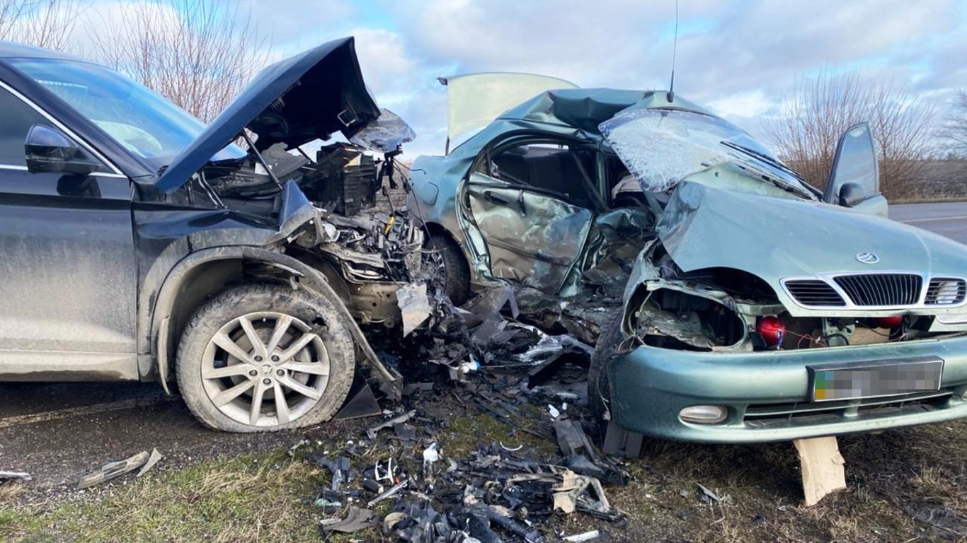 В ДТП в Запорожской области погибли супруги - на скользкой дороге авто занесло на встречку