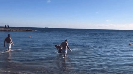 Хрещення на пляжі: як одесити святкують Водохреща - 285x160