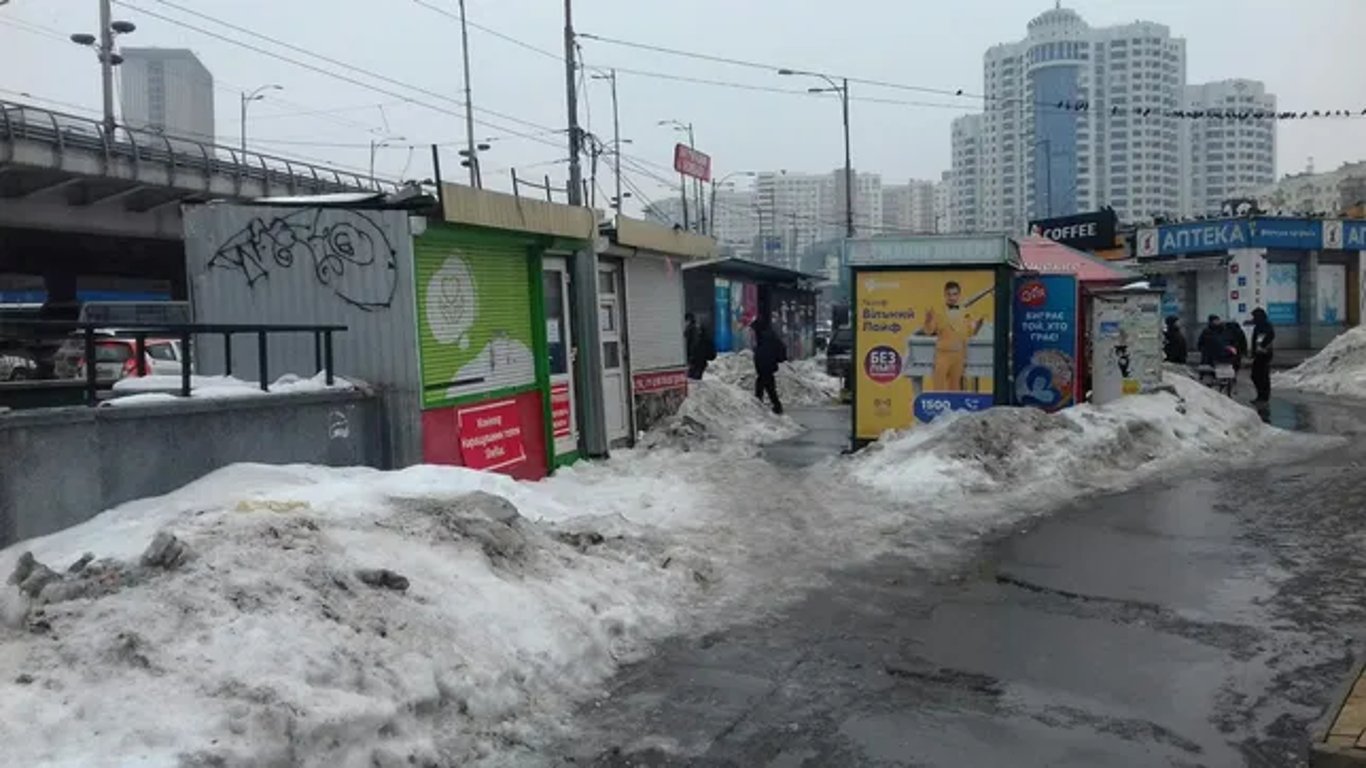МАФы в Киеве - временные сооружения сносят на Демеевке