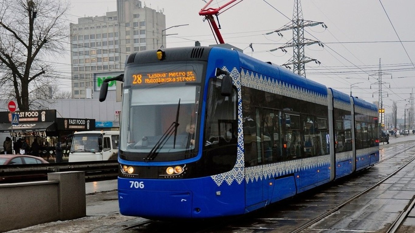 Общественный транспорт - на Левом берегу Киева запустили три суперсовременных трамвая - фото