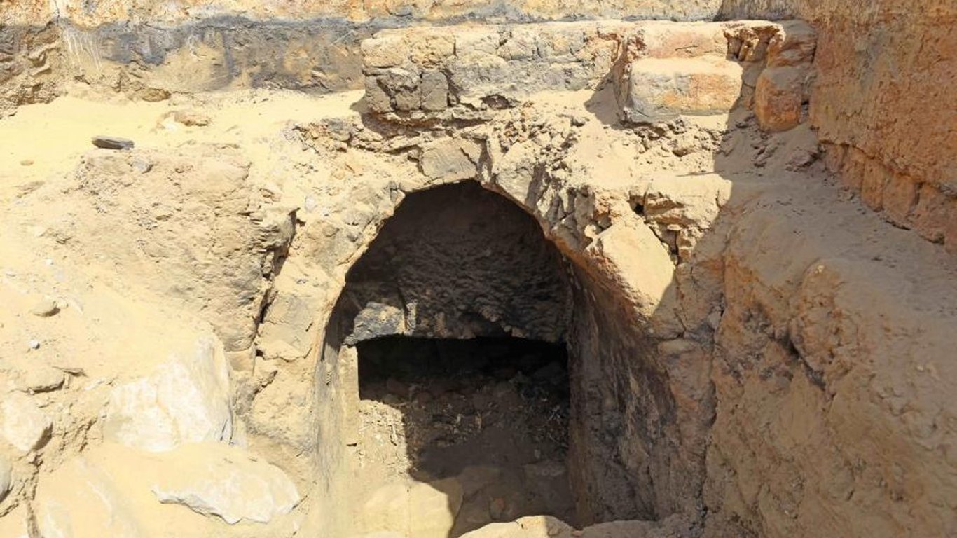 В Египте нашли необычную гробницу с 20 мумиями. Фото