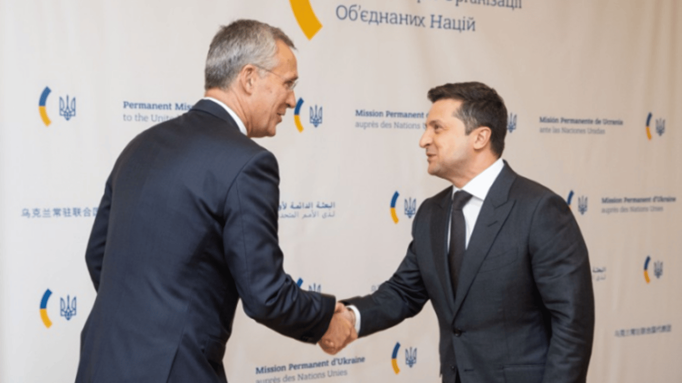 Зеленський поговорив із генсеком НАТО – обговорили безпеку України