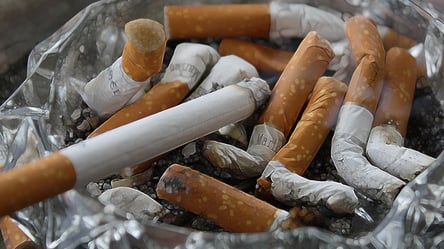 Бизнес из тени: в Одессе у девушки изъяли контрафактные сигареты более чем на 100 тысяч - 285x160