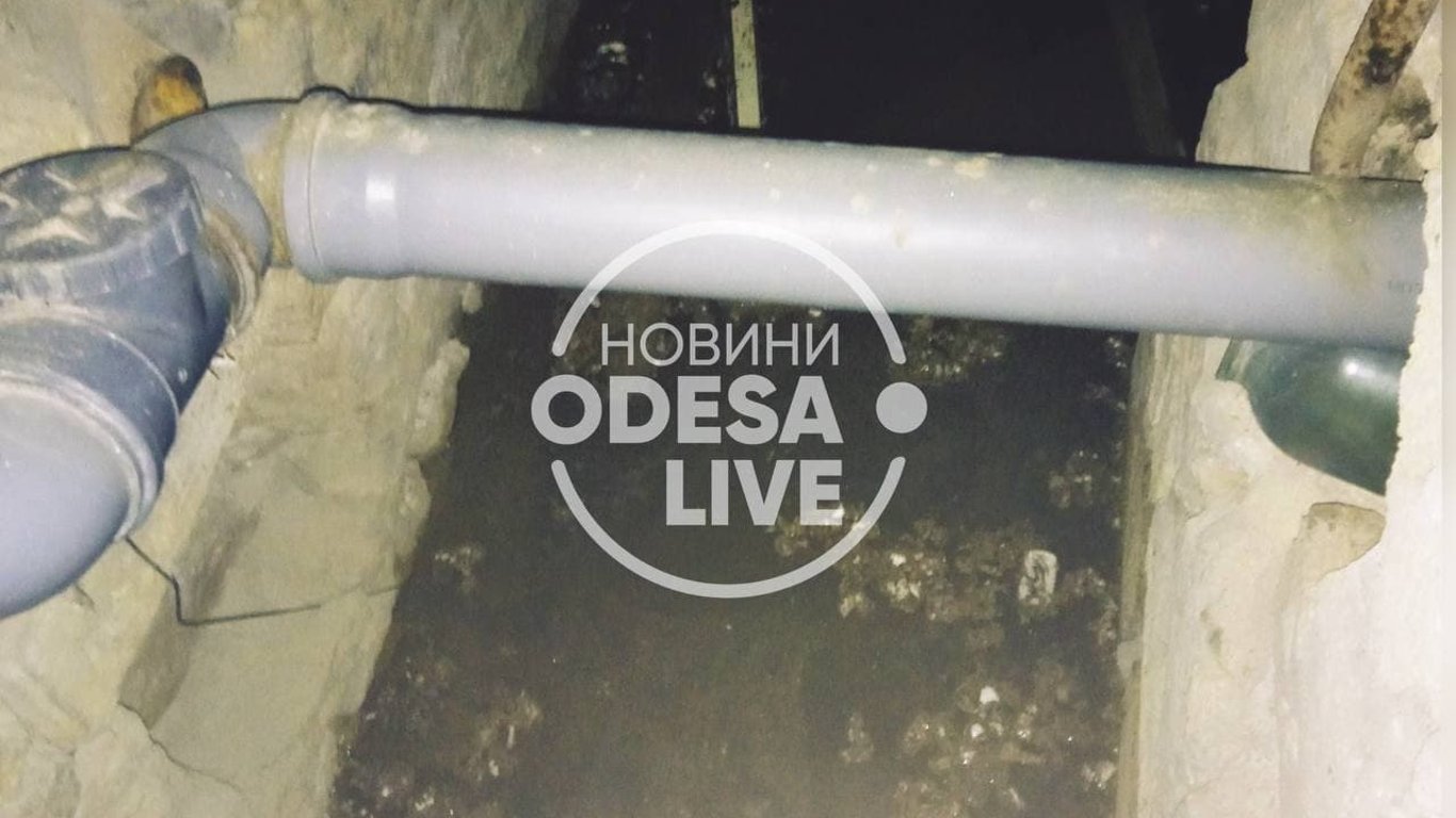 В Одессе работники ЖЭКа отказались ликвидировать прорыв