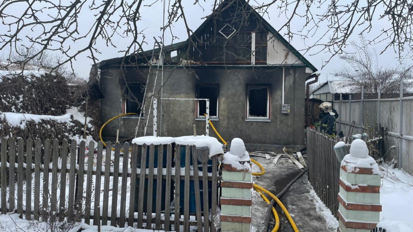 Пожар в Харьковском районе – полиция расследует гибель женщины и ребенка