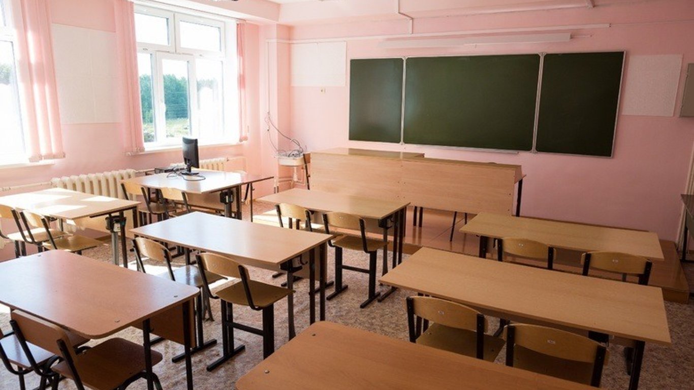Школы Киева - в столице заминировали школы