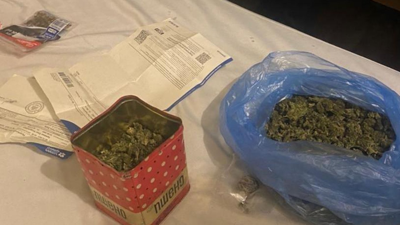 У Львові поліція викрила дві точки продажу марихуани у центрі міста