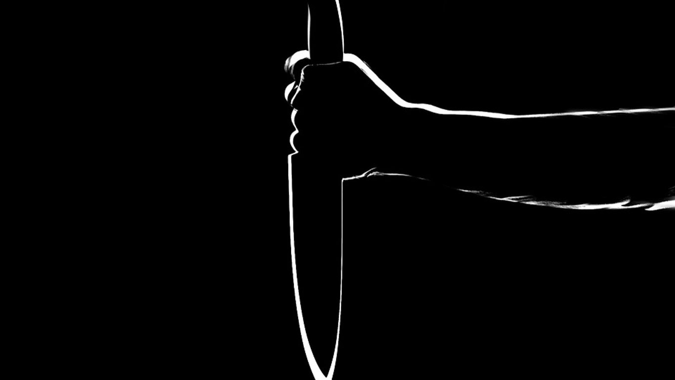 19-летний одессит всадил нож себе в живот из-за ссоры с женой