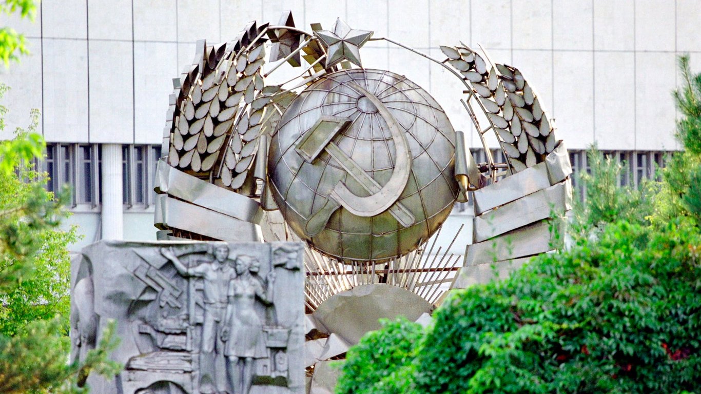 Советские памятники во Львове-как выглядели пропагандистские монументы