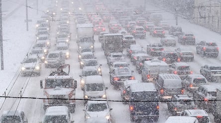 Киев накрыли сильные снегопады, а на дорогах образовались пробки - 285x160