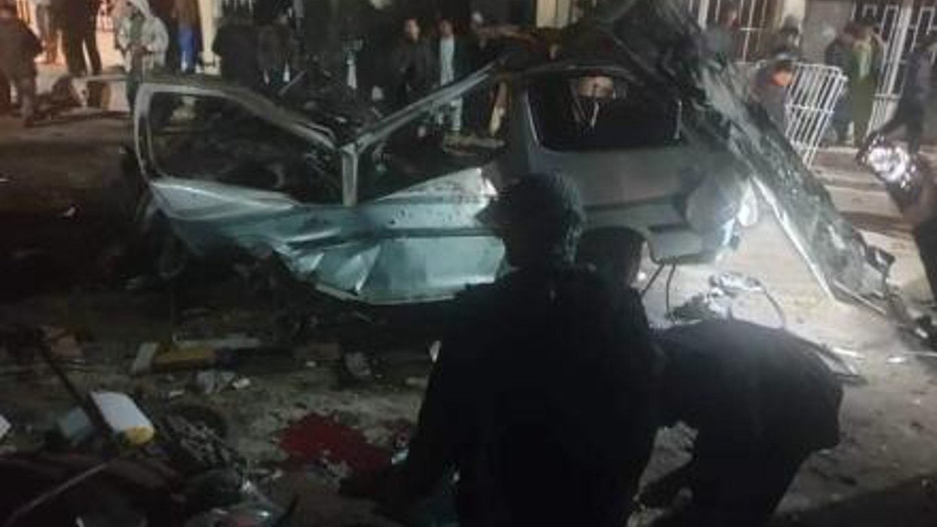 В Афганістані мікроавтобус вибухнув на жвавій вулиці, безліч загиблих