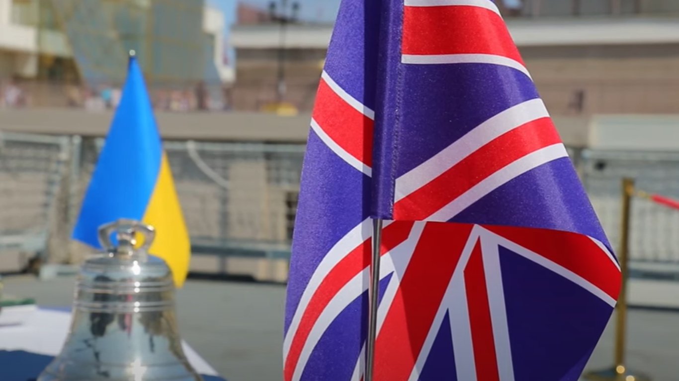 Британия начала эвакуацию дипломатов из Украины из-за риска нападения РФ - ВВС
