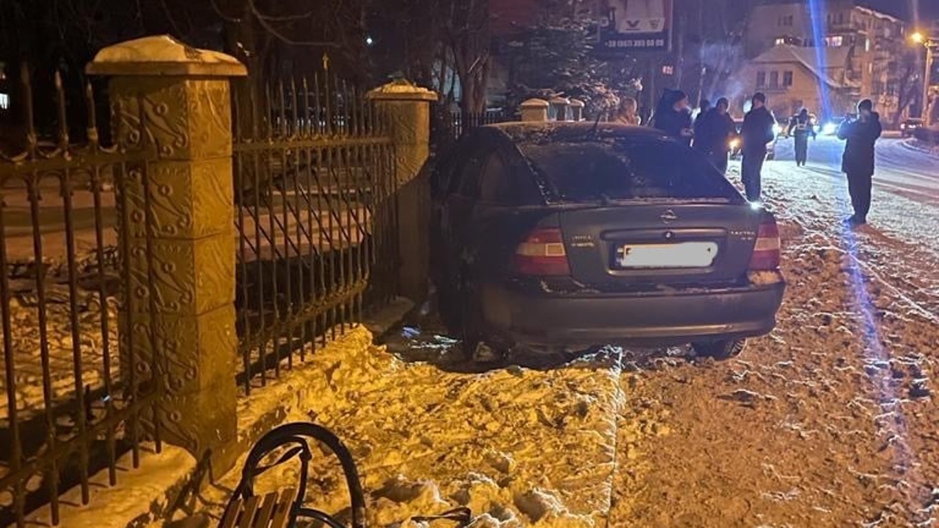ДТП на Львівщині - Opel Vectra наїха на чотирьох людей