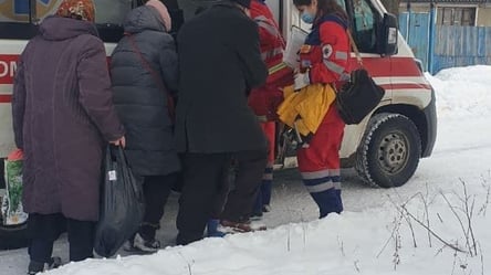 На Харьковщине полицейские спасли пожилую женщину, которая отморозила себе пальцы - 285x160