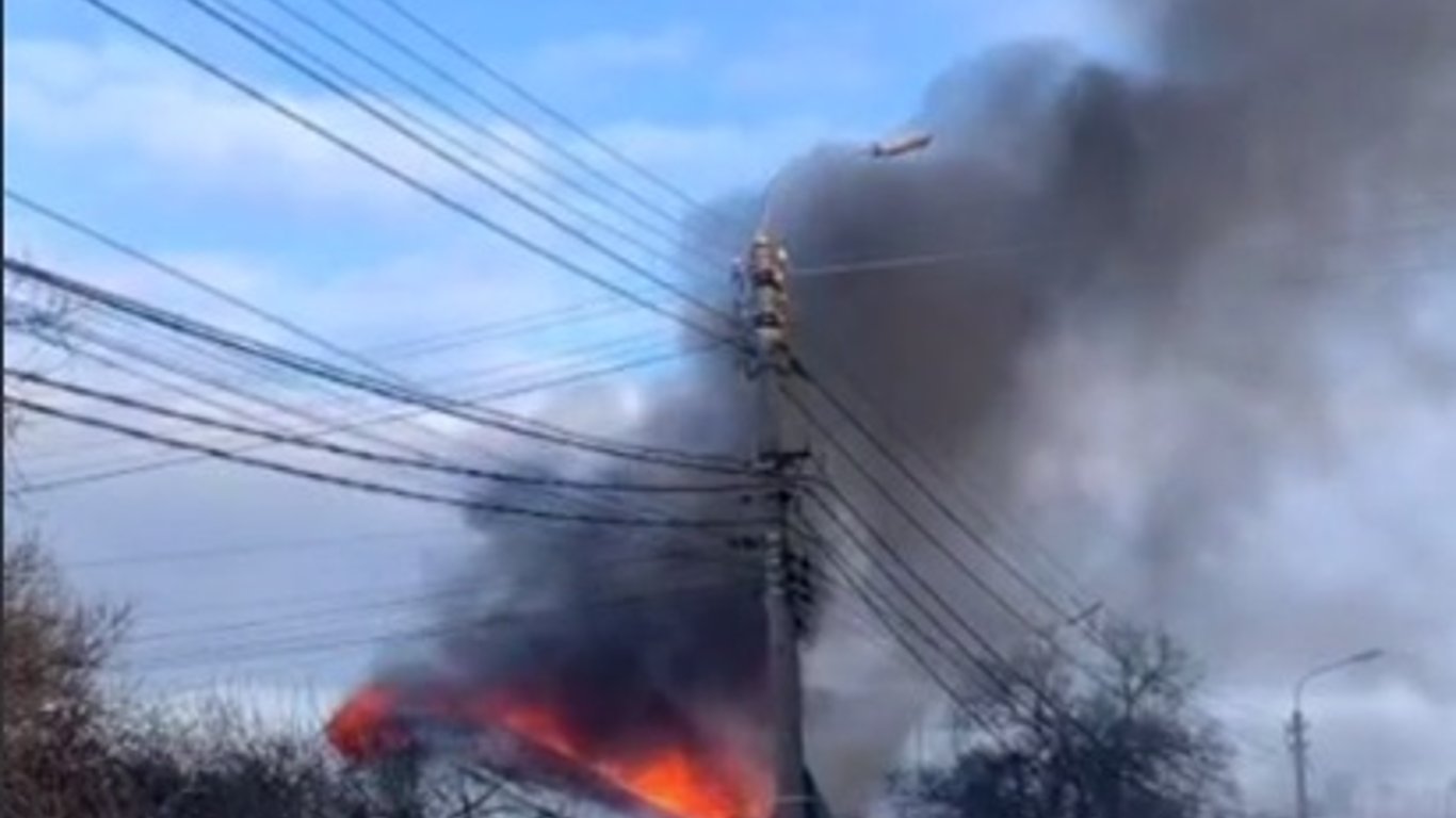 Пожар в Киеве - в Соломенском районе загорелся дом