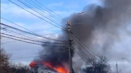 Пожар в Киеве: в Соломенском районе загорелся дом. Видео - 285x160