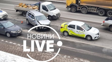 В центре Киева авто слетело с высоты 10 метров на оживленную улицу. Фото - 285x160