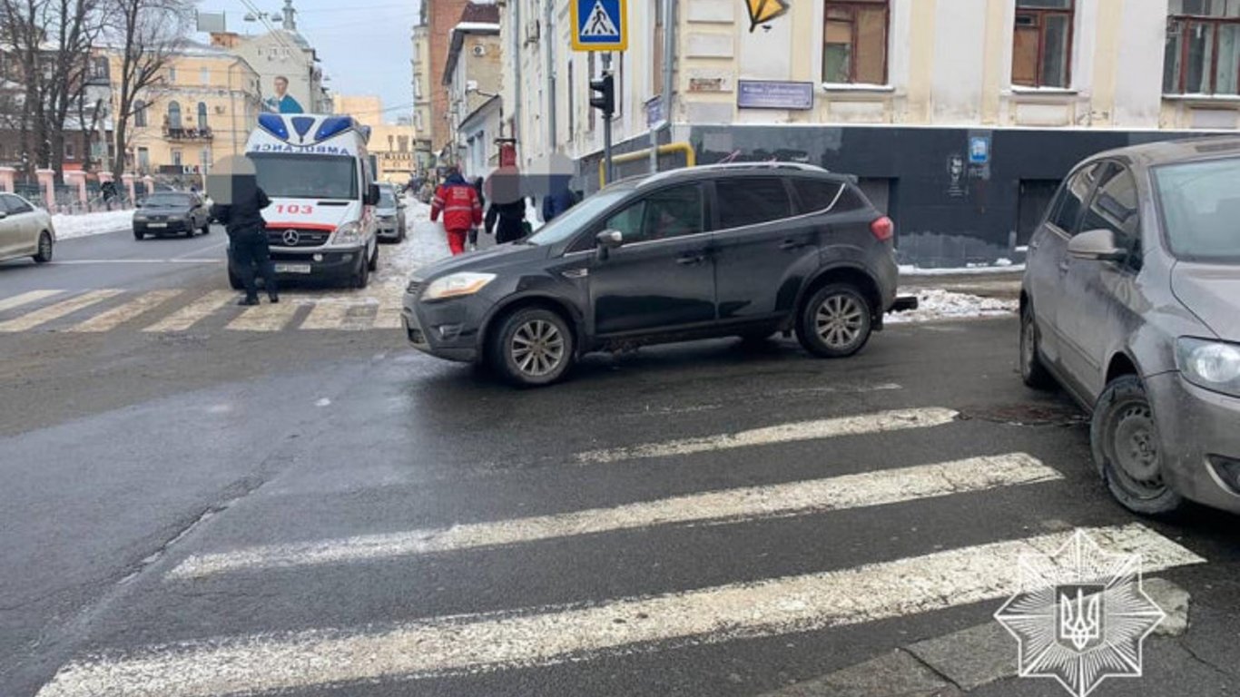 В Харькове кроссовер сбил женщину на пешеходном переходе