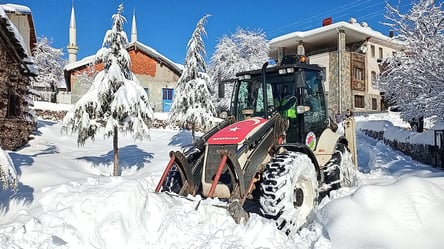 Ждали почти 30 лет: в Турции впервые за долгое время выпал снег. Зрелищные фото, видео - 285x160