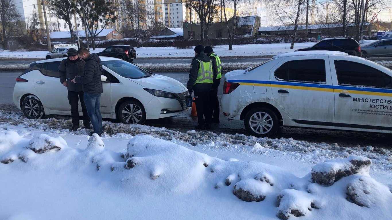 В Харькове у мужчины отобрали авто для взыскания долга за коммуналку