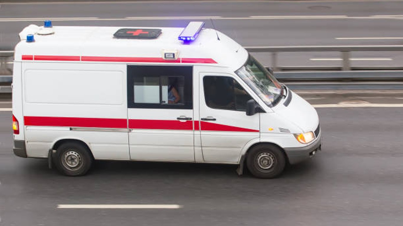 В Харькове водитель не пропустил скорую – медики спешили в больницу с пациенткой