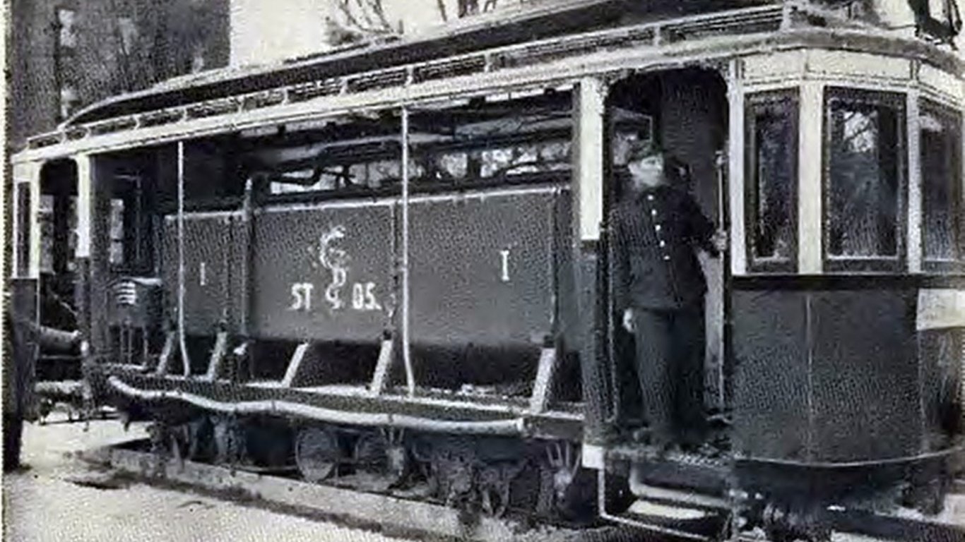 Как во Львове сто лет назад работал трамвай для полива - фото