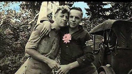 Чи були в СРСР представники ЛГБТ+ та як їх карали за кохання - 285x160