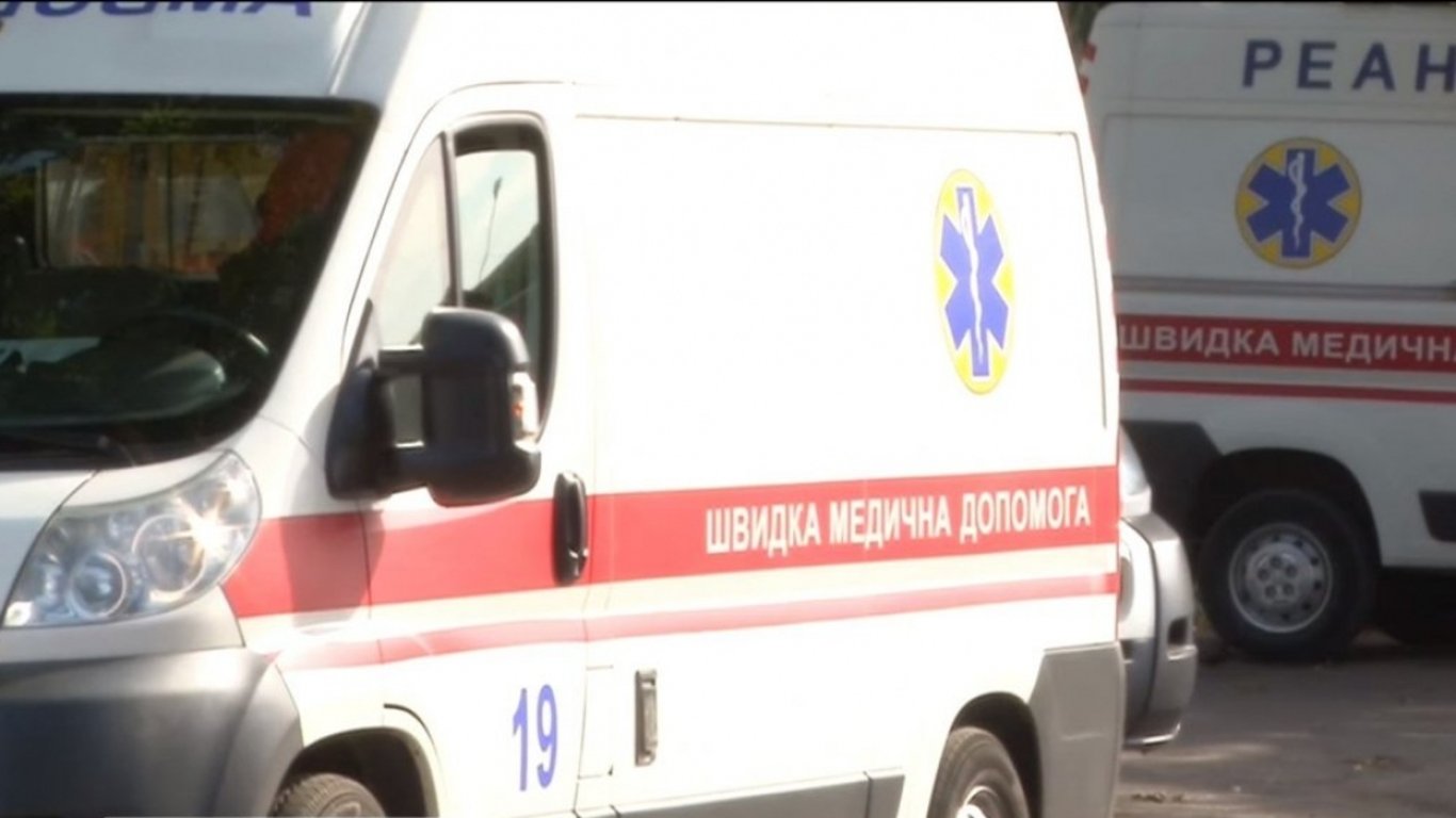 В Харькове водитель троллейбуса не пропустил скорую на дороге-видео