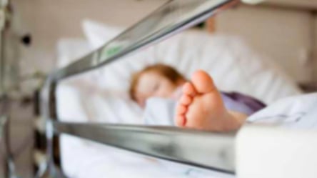 "По больницам ездили, могли там подцепить": 2-летний мальчик с полиомиелитом болеет еще раком и COVID-19 - 285x160