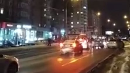 Жители Ирпеня перекрыли улицу среди ночи: подробности протеста. Видео - 285x160